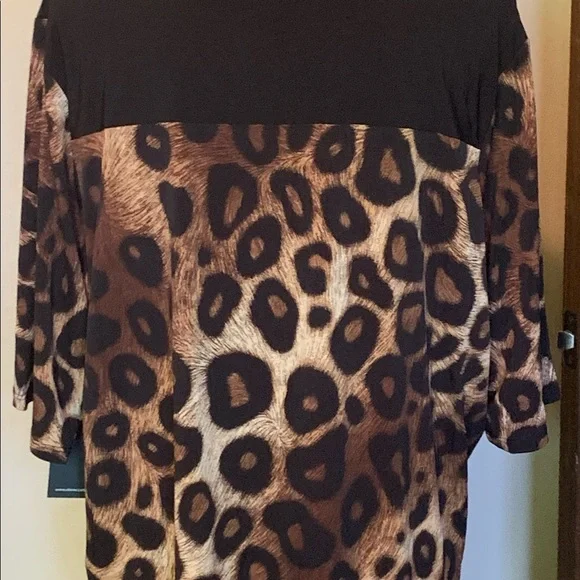 LAST ONE! Awesome leopard print plus top-New! - Picture 3 of 3